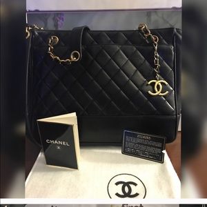 Chanel shoulder bag with Authencity Cert